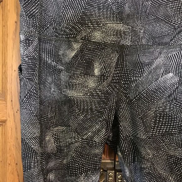 Lululemon Pace Rival Crop 22" Inseam Sz 8 Velocity Mesh Island Mist Black & Gray - Picture 3 of 11